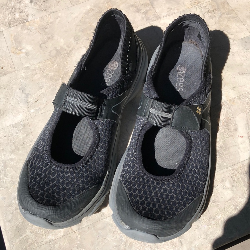 BZees Mary Jane sneakers size 6.5